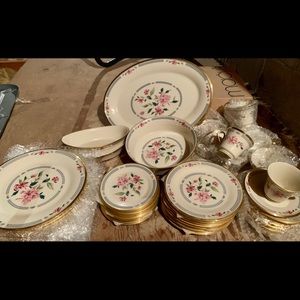 Lenox Barrington Set of Dishes